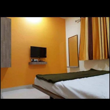 Vrundavan Hotel And Lodging Akalkot 外观 照片